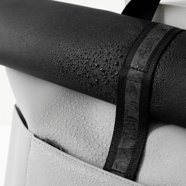 急な雨でも大丈夫。高機能防水バックパック