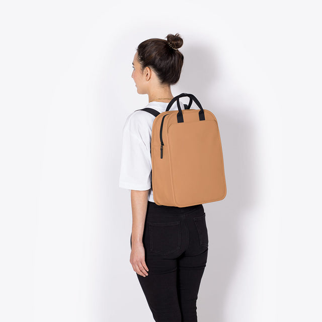 Alison(アリソン) Medium Backpack / Lotus - Clay
