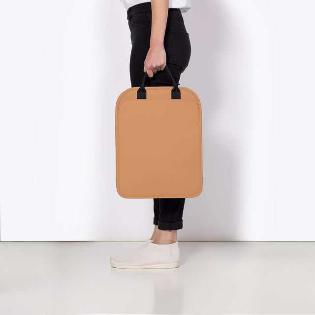 Alison(アリソン) Medium Backpack / Lotus - Clay