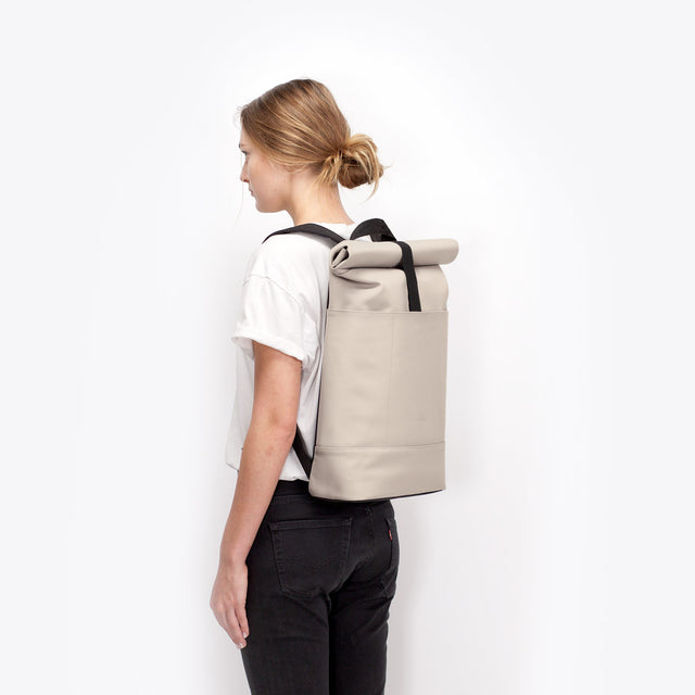 Hajo(ハヨ) Medium Backpack / Lotus Infinity - Light Sand