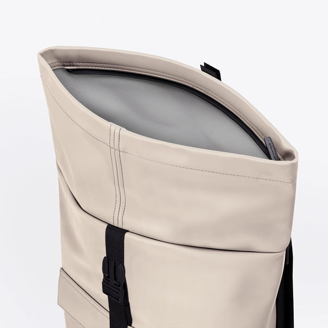 Jannik(ヤニーク) Medium Backpack / Lotus Infinity - Light Sand