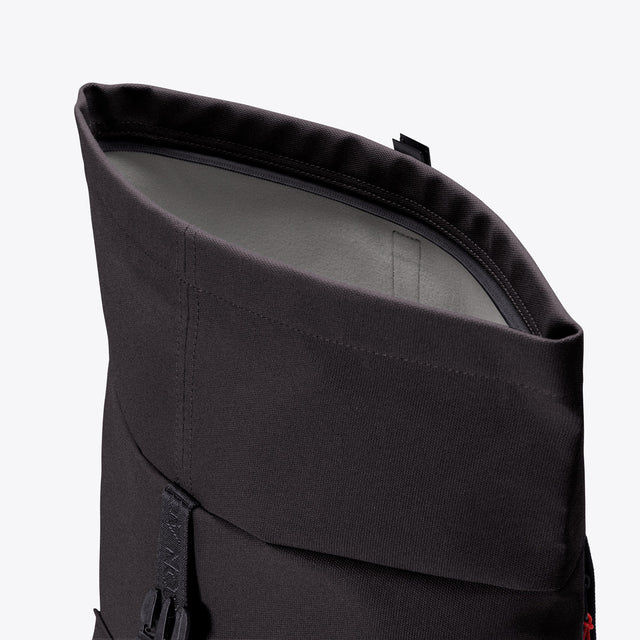 Jannik(ヤニーク) Medium Backpack / Phantom - Asphalt Reflective