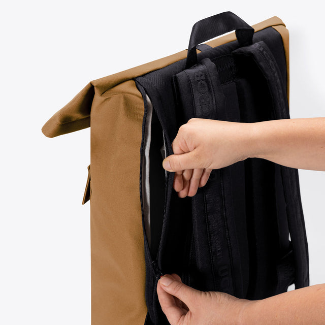 Jannik(ヤニーク) Medium Backpack / Phantom - Dark Sand Reflective