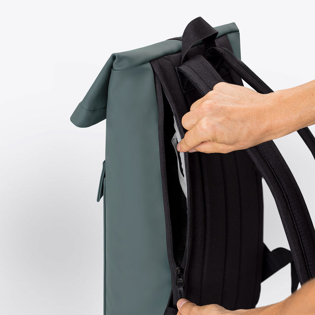 Jasper(ヤスパー) Medium Backpack / Lotus - Pine Green