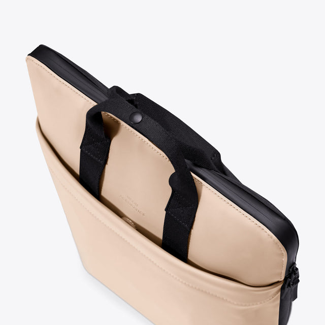 Masao(マサオ) Medium Backpack / Lotus - Light Almond