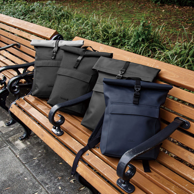 冬のコーディネートに似合う、ダークカラーアイテム