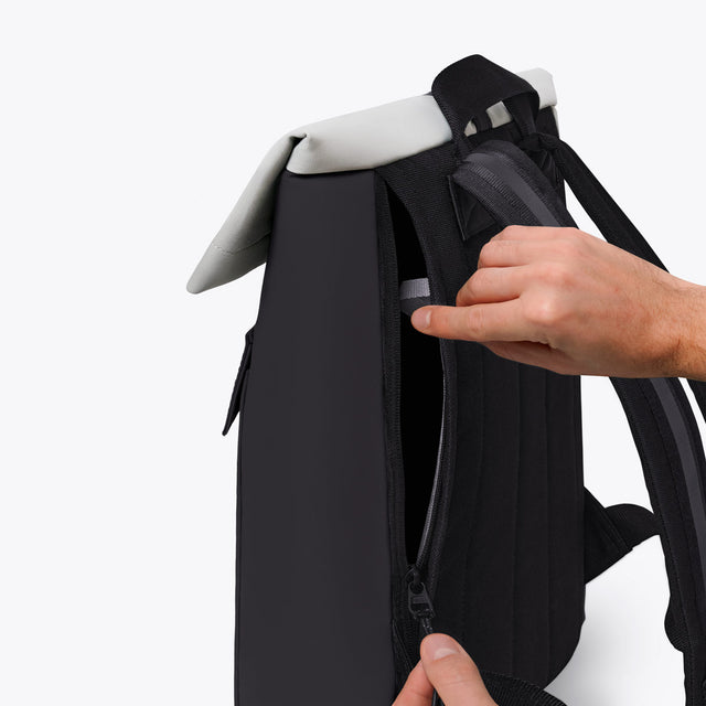 Jannik(ヤニーク) Medium Backpack / Aloe - Black-Light Grey