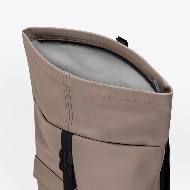 Jannik(ヤニーク) Mini Backpack / Lotus Infinity - Dark Sand