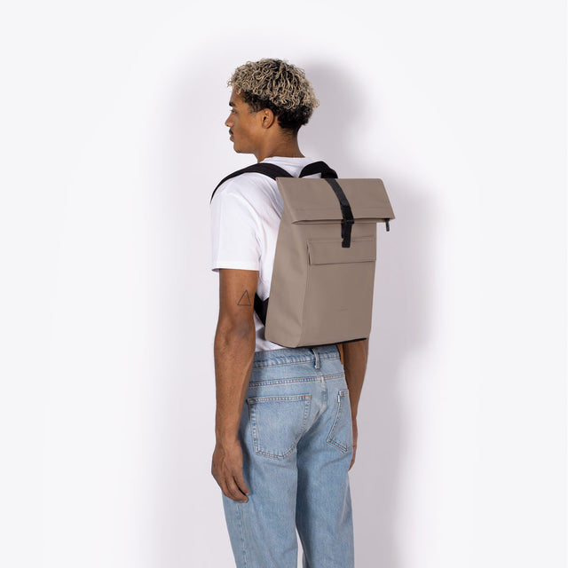 Jannik(ヤニーク) Mini Backpack / Lotus Infinity - Dark Sand
